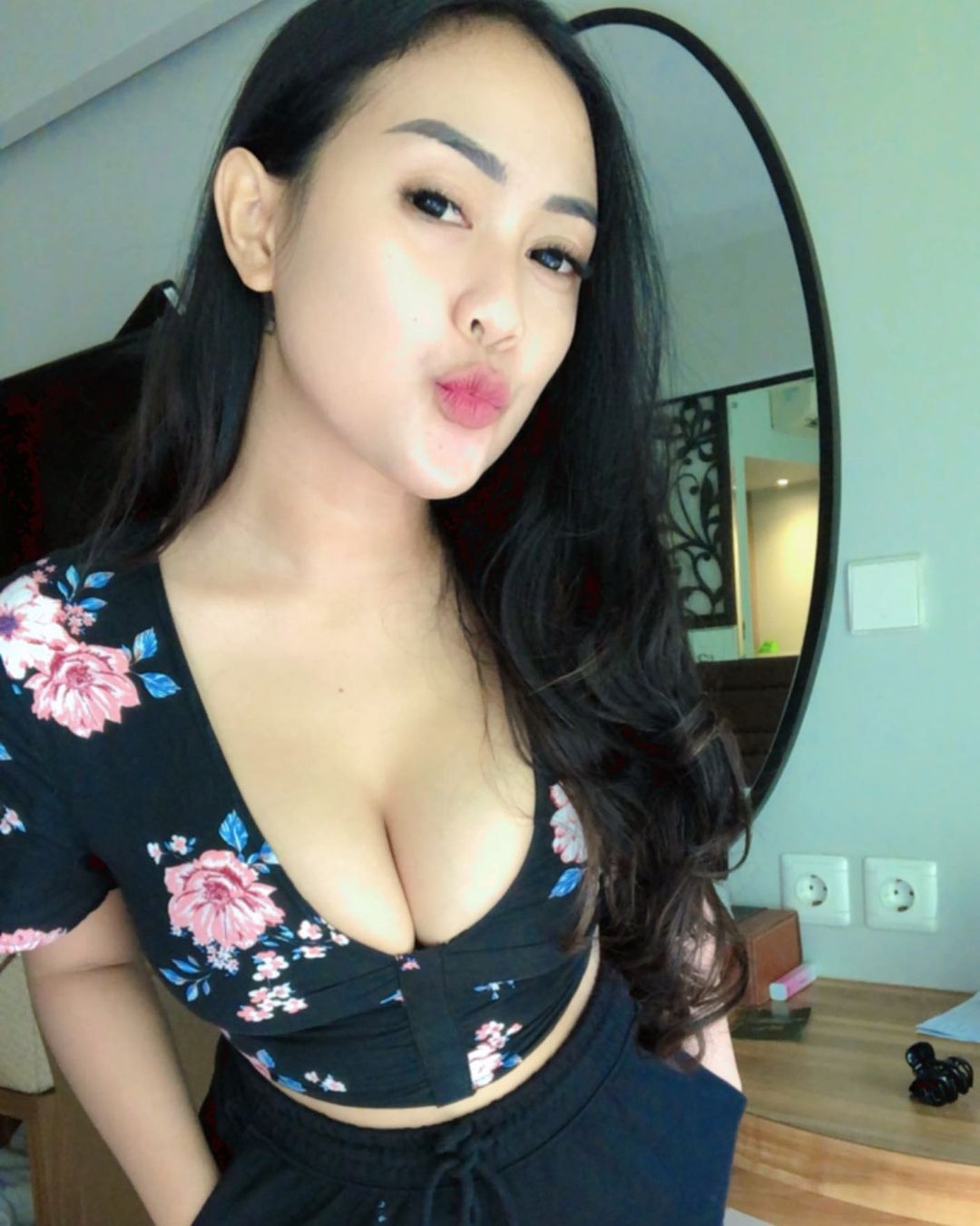 SLUT NaNa0 Female,Bisexual,Tall,Spanish,D cup