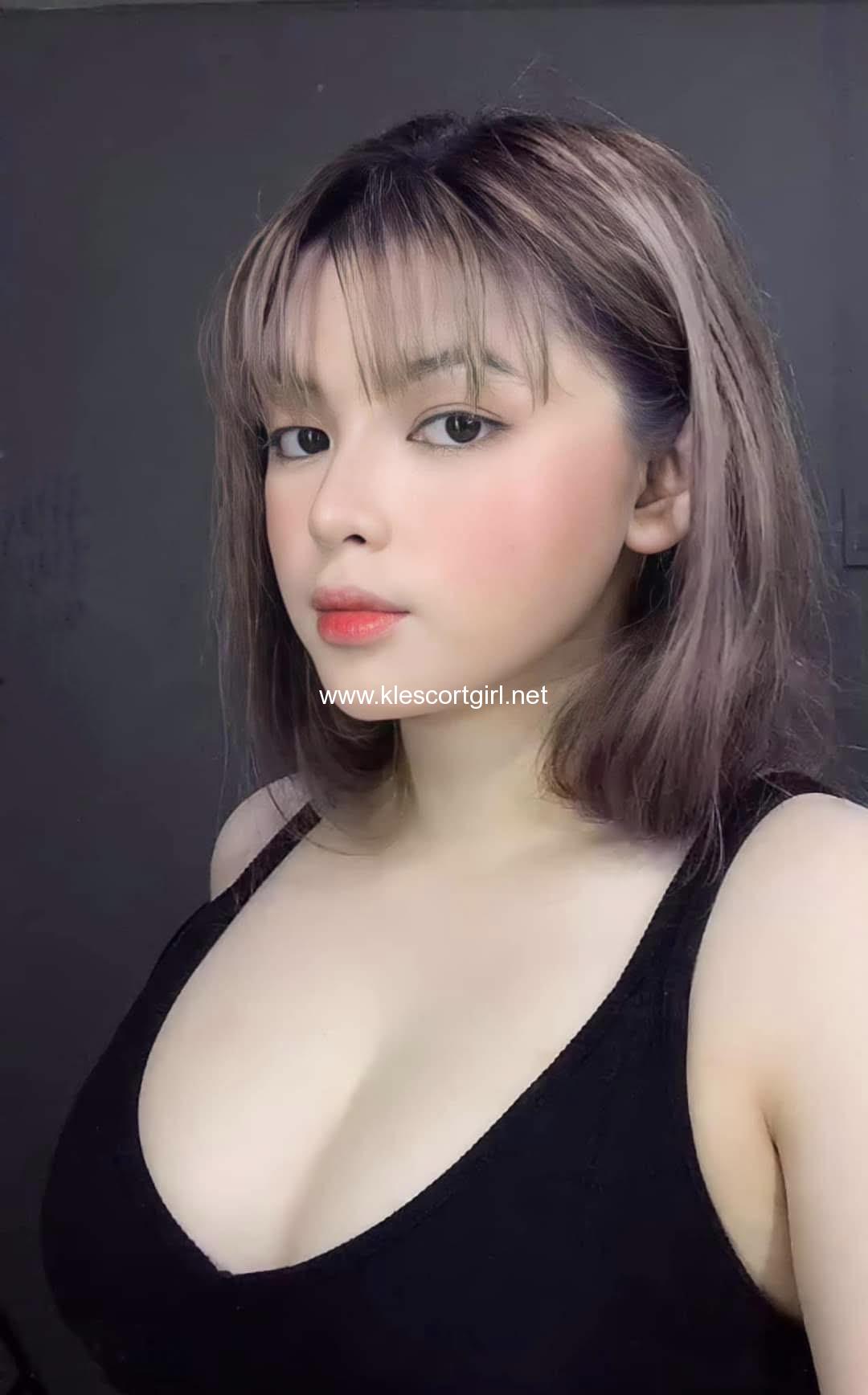 Anja sexy Female,5'3 or under(160cm),GG cup,Vietnamese,Men